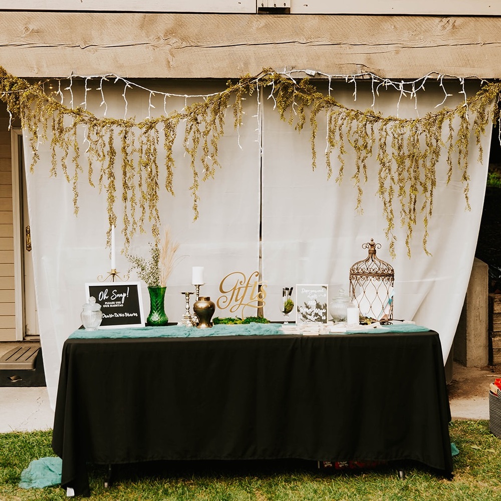 Gold foldable gifts sign